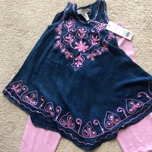 Adorable flowy top with leggings. New with tags